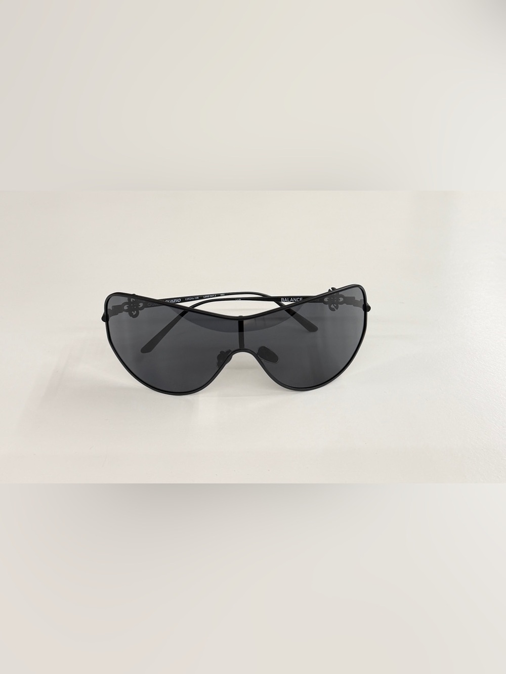 QUAY x GUIZIO Balance Sunglasses
Matte Black Metal Frame Dark
Smoke Lens - Picture 9 of 14